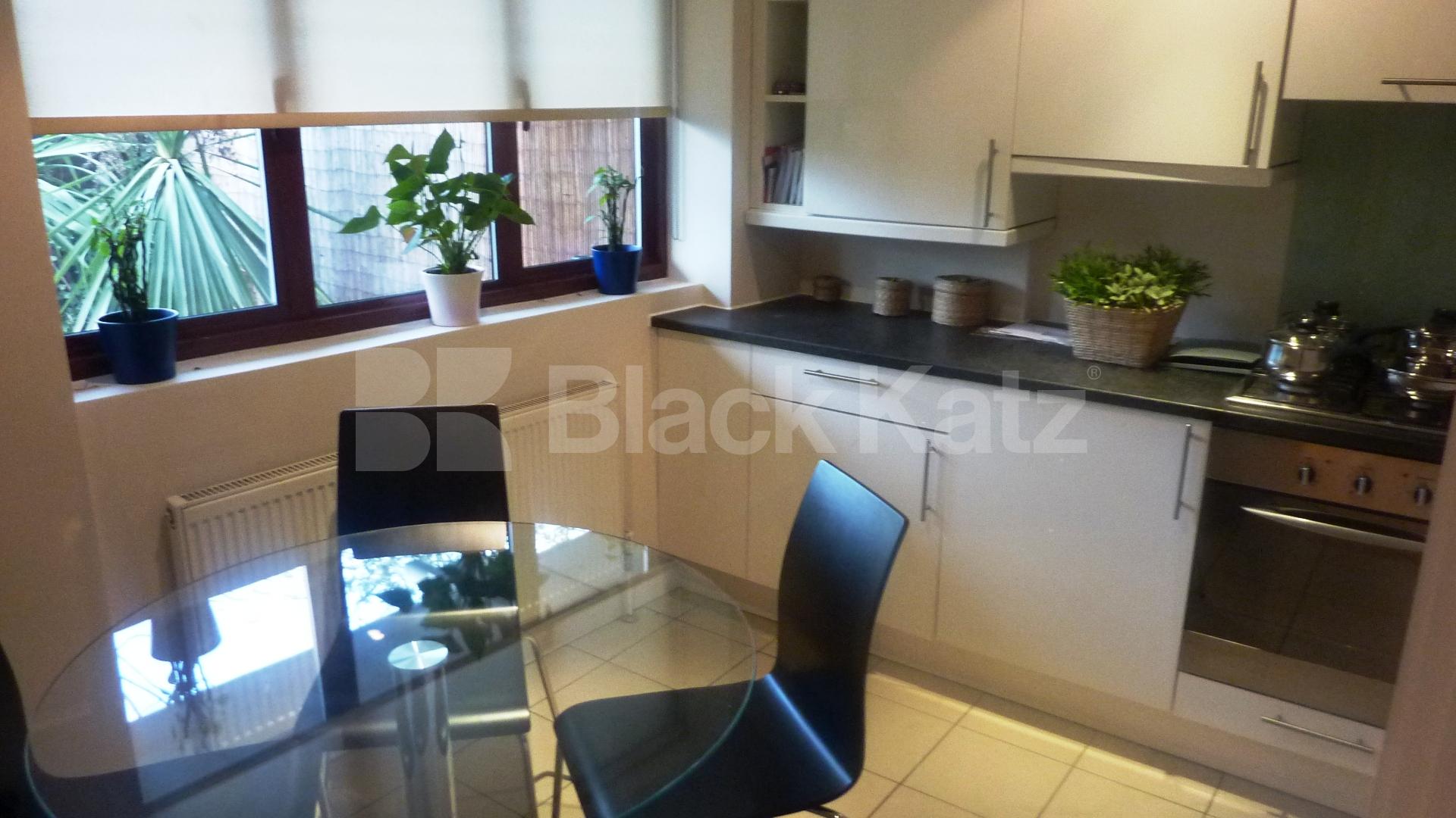 			NEW INSTRUCTION, 3 Bedroom, 1 bath, 1 reception Flat			 Barnsbury Grove, ISLINGTON/BARNSBURY